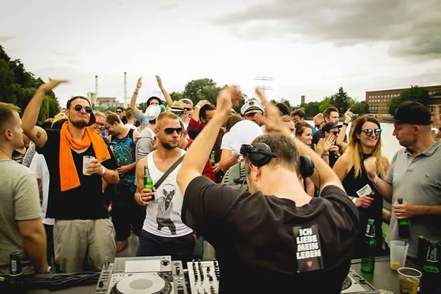 incentive entreprise Berlin : Croisière et live music/party sur bateau privatisé et sur la Spree